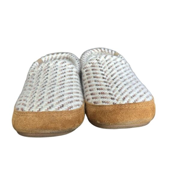Acorn Patterned Moccasin Slipper Size 9 1/2-10 1/2 - Picture 5 of 12